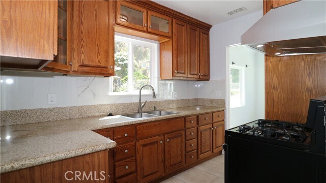 Building Photo - 902 De La Fuente St