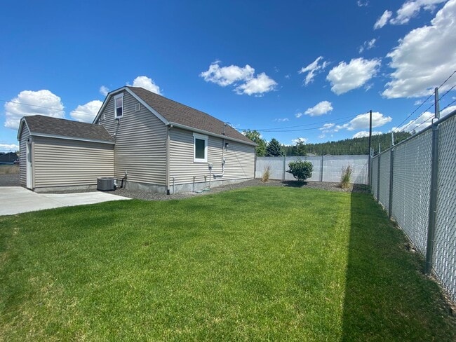 Building Photo - Completely remodeled 2+ bedroom-1 bath house