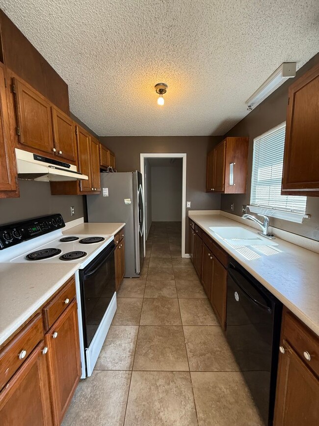 Foto del edificio - **** $125 PRICE DROP NOW 1975!!!****    Be...
