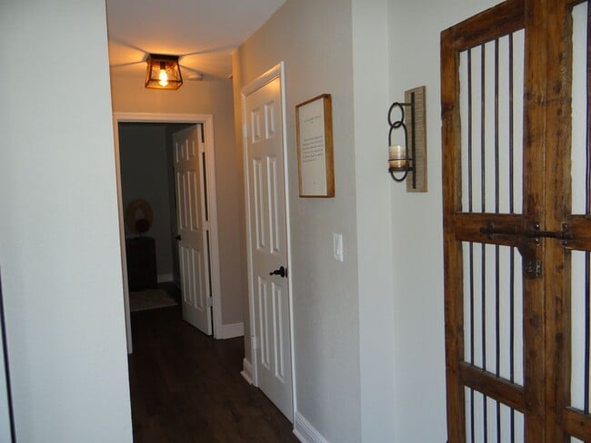 Building Photo - Charming 3-Bed, 2-Bath Pool Home in Desirable Winter Springs