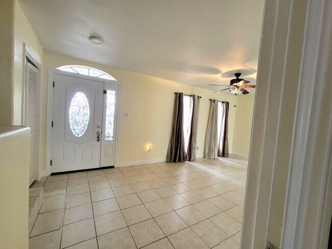 Sala de estar - 10813 Sandpiper Dr