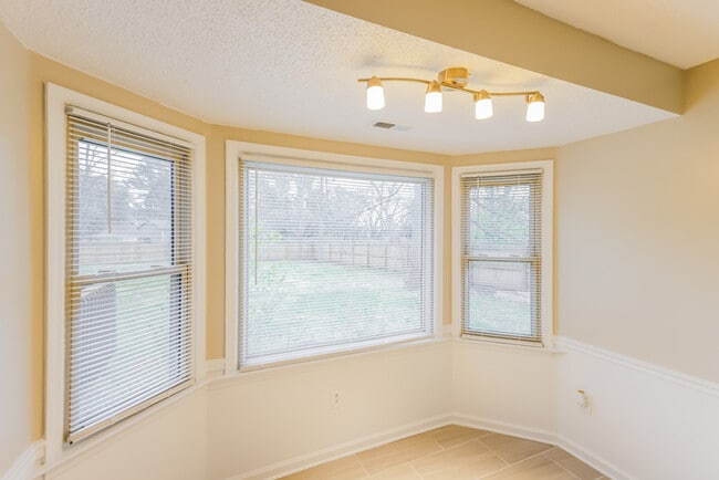 Building Photo - 119 Stavemill Dr