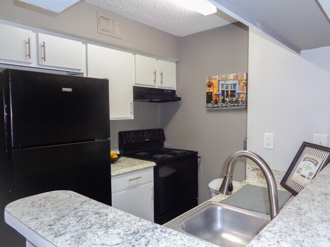 Building Photo - 8718 Mallard Reserve Dr