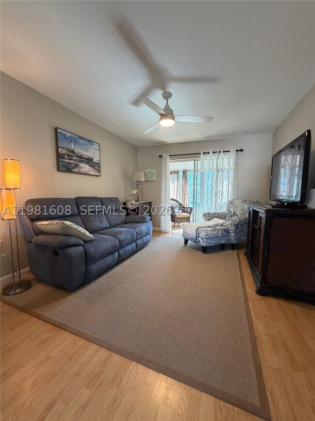 Foto del edificio - 1832 Sunny Dr