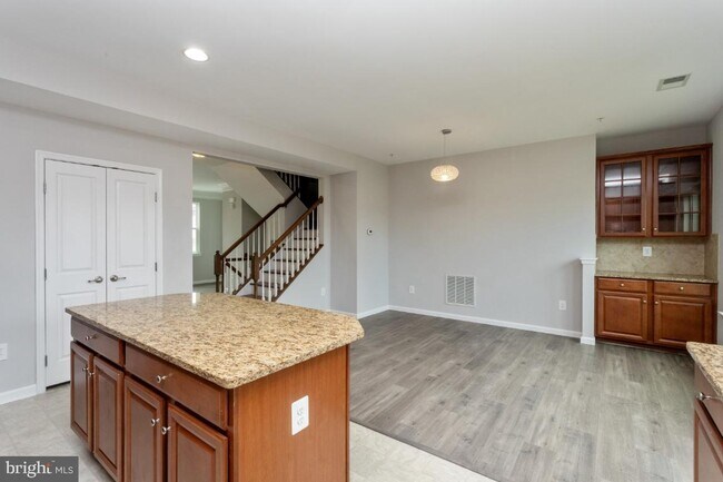 Building Photo - 564 Fox River Hills Way