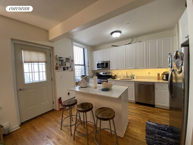 Foto del edificio - 61-63 Lenox Ave