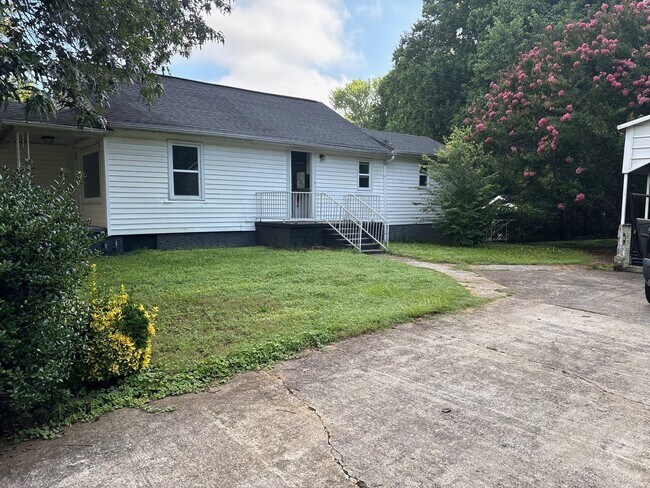 Foto del edificio - 2 Bedroom 1 Bath Home in Winston-Salem