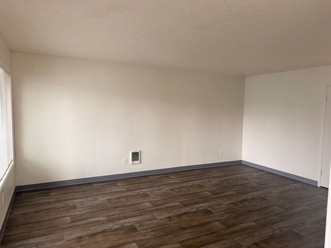 Building Photo - S815 - Star Apartments