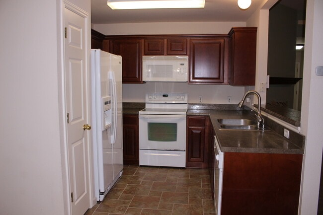 Building Photo - Open Floor Plan - Minutes to the Austin Ai...