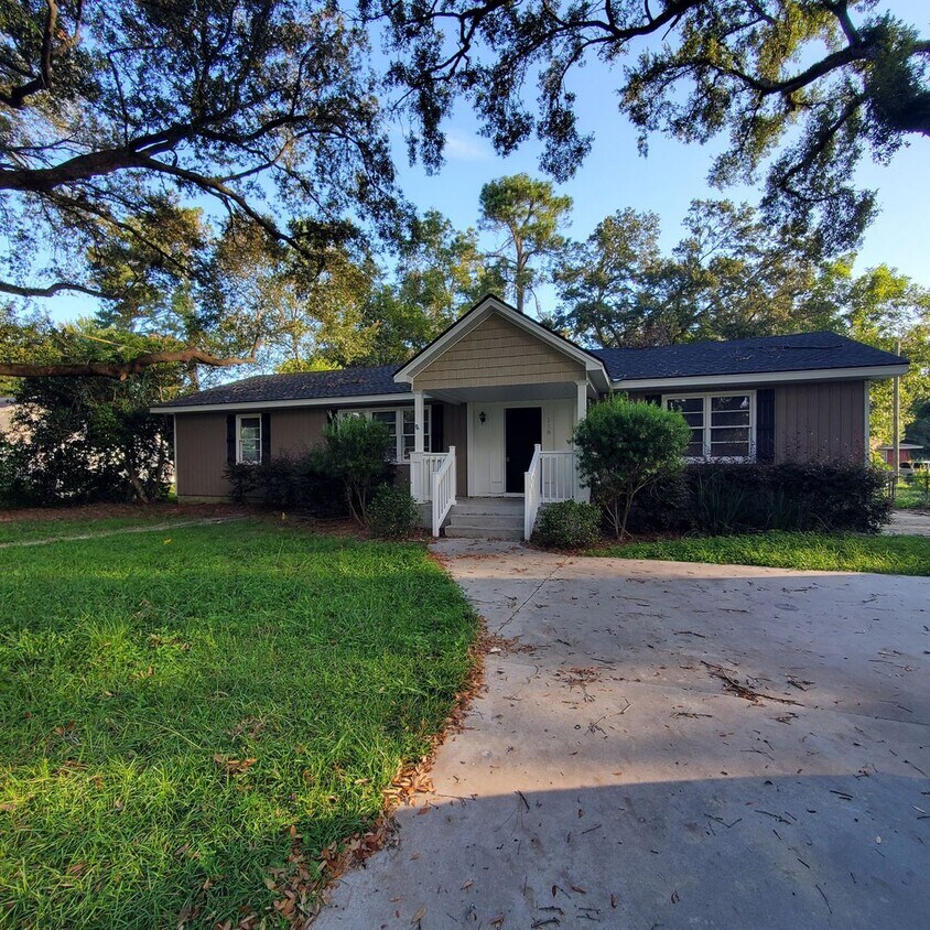 Primary Photo - Charming and Updated 3-Bedroom Home with S...