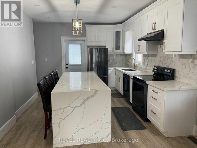 Building Photo - 520 Cochrane Rd