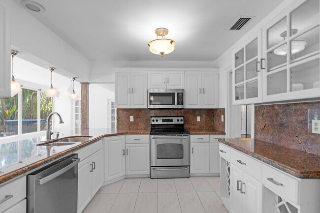 Foto del edificio - 899 NW 6th Dr