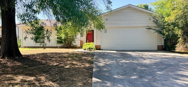 Foto del edificio - Large Lot; Fenced Backyard; No HOA