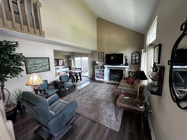 Foto del edificio - 1338 N Knollwood Dr