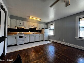 Building Photo - 1221 Riverside Ave