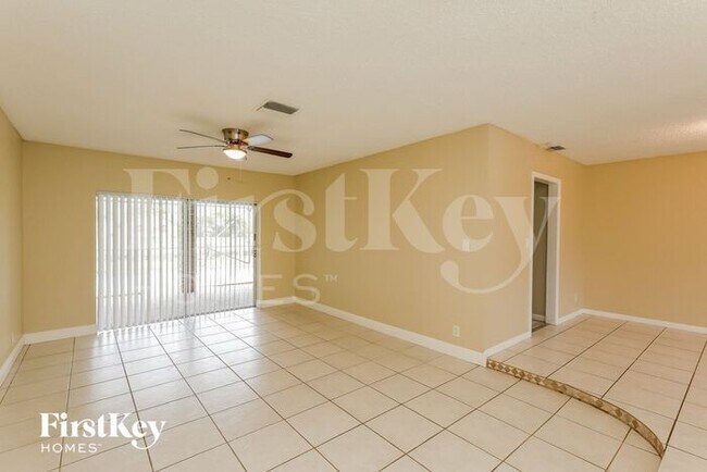 Foto del edificio - 1261 NW 75th Terrace