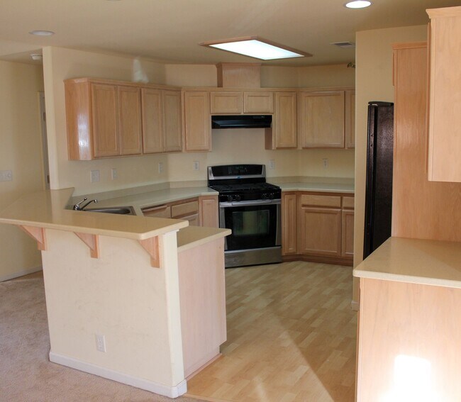 Building Photo - 3 Bedroom, 2 Bath With Appliances