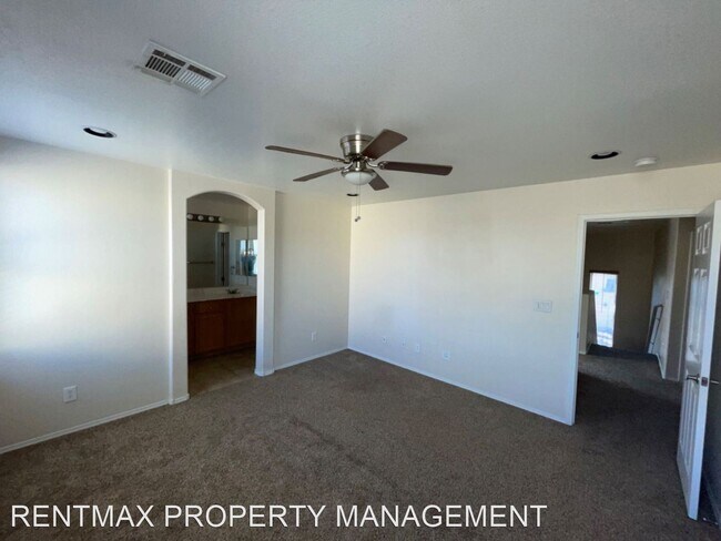 Building Photo - 4 br, 2.5 bath House - 7452 CLARITA CAVERN ST