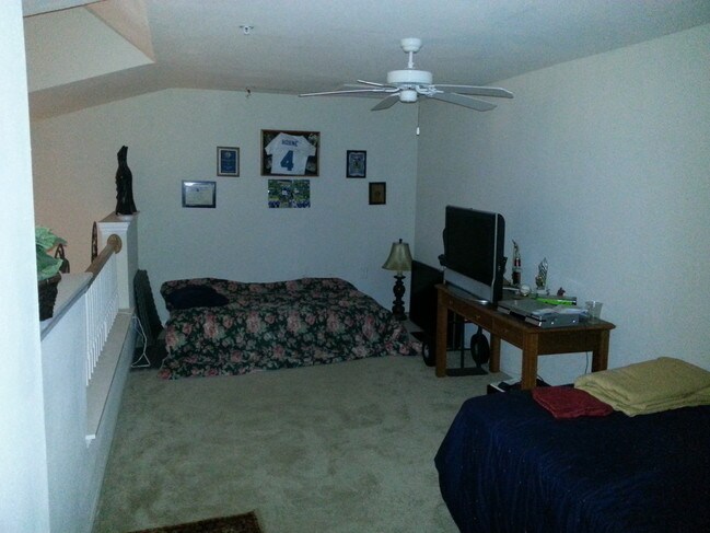 Desván - 8550 Touchton Rd