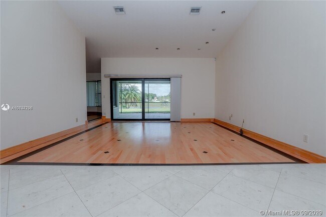 Building Photo - 6301 Olde Moat Way