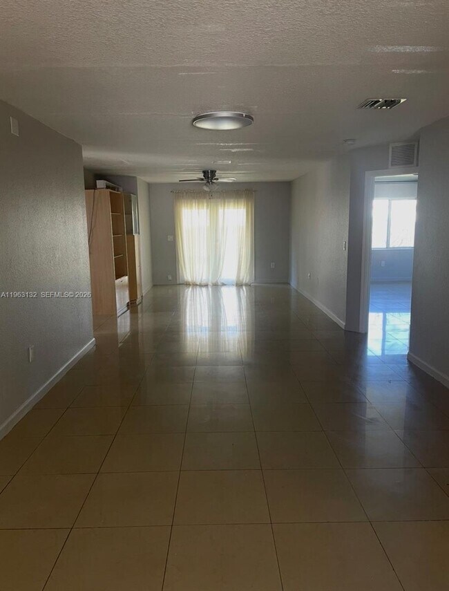 Foto del edificio - 5501 SW 18th St