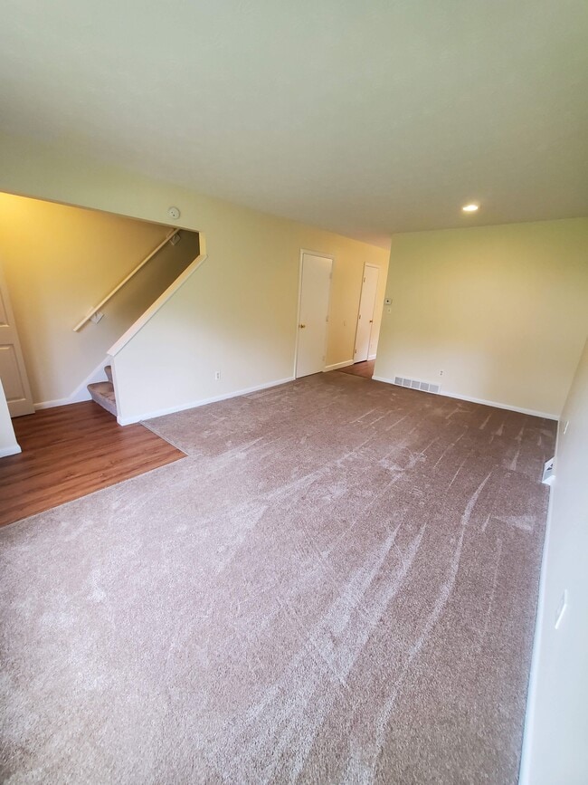 Living - 2307 Echo Valley Dr