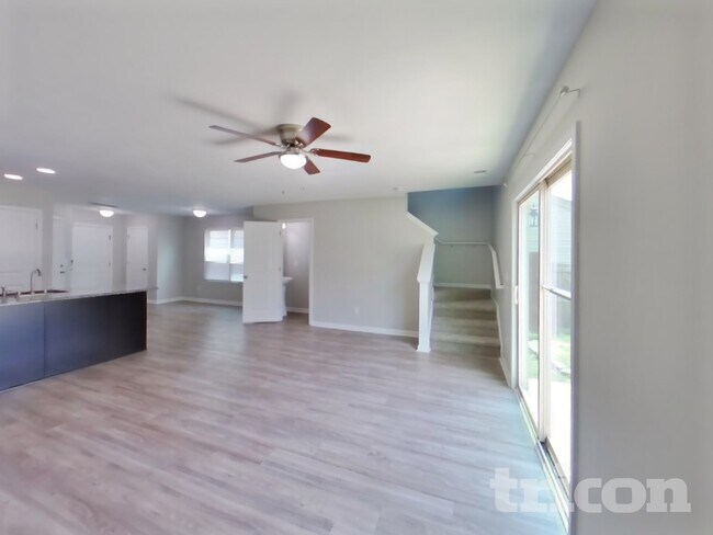 Building Photo - 1429 Sandra Dr