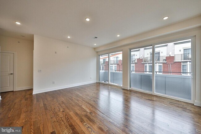 Building Photo - 1003 N Bodine St