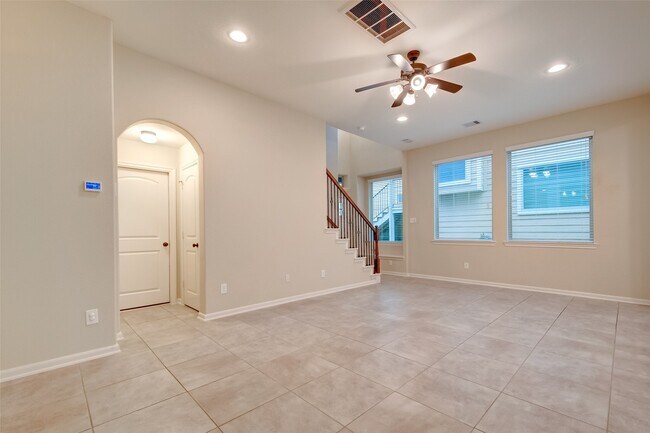 Foto del edificio - 220 Cheswood Forest Dr