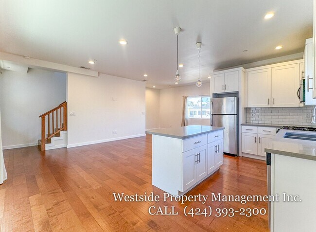 Building Photo - Great Townhouse Style 2BD/2.5BA  W/Private...