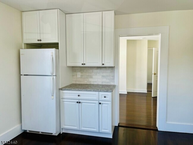 Building Photo - 75 Maple Ave