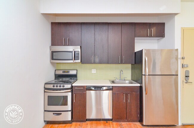 Building Photo - 184 Noll St