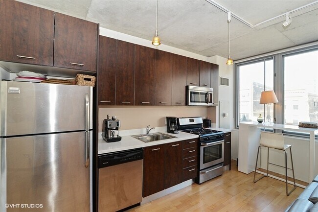 Building Photo - 659 W Randolph St