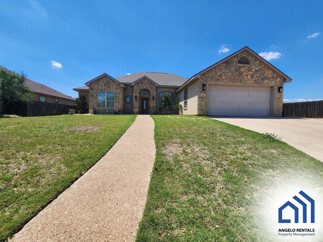 Primary Photo - BEAUTIFUL 4 Bedroom 2.5 Bath home in the B...
