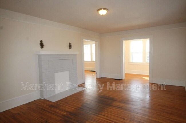 Foto del edificio - 1326 E Washington St