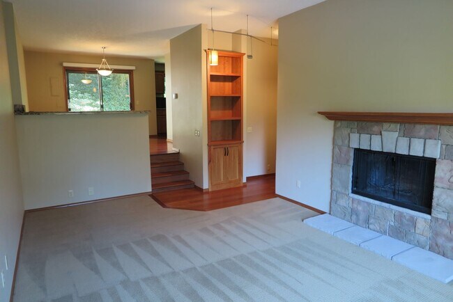 Building Photo - Secluded Lake Oswego Condo at Mountainside...
