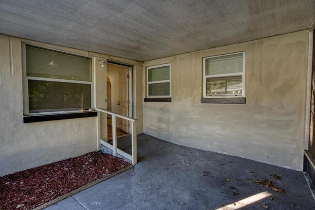 Building Photo - 1744 Granville Ct S