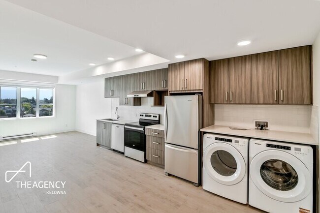 Building Photo - 1036 Coronation Ave