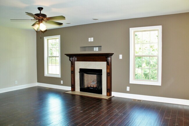 Building Photo - 261 Azalea Dr