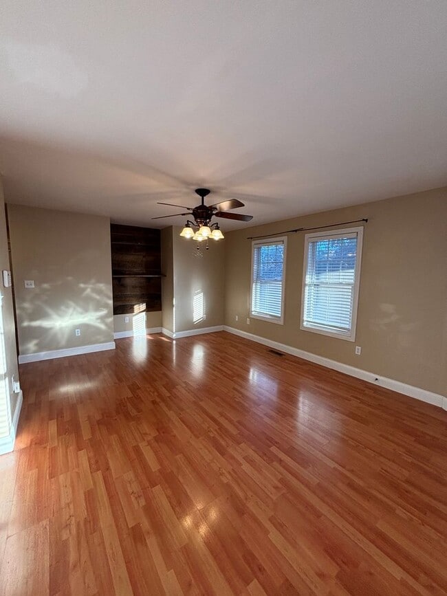 Foto del edificio - Freshly Renovated Dollhouse in Maryville!!