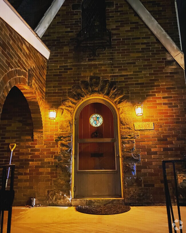 Central Lawrenceville Apartments under 700 Pittsburgh, PA 2 Rentals