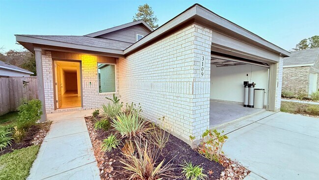 Foto del edificio - 3109 Courtney Flower Dr