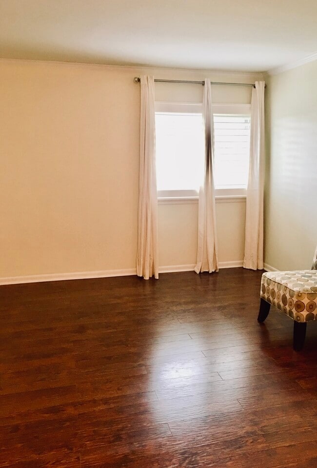 Main bedroom with en-suite bath - 1900 Richard Jones Rd