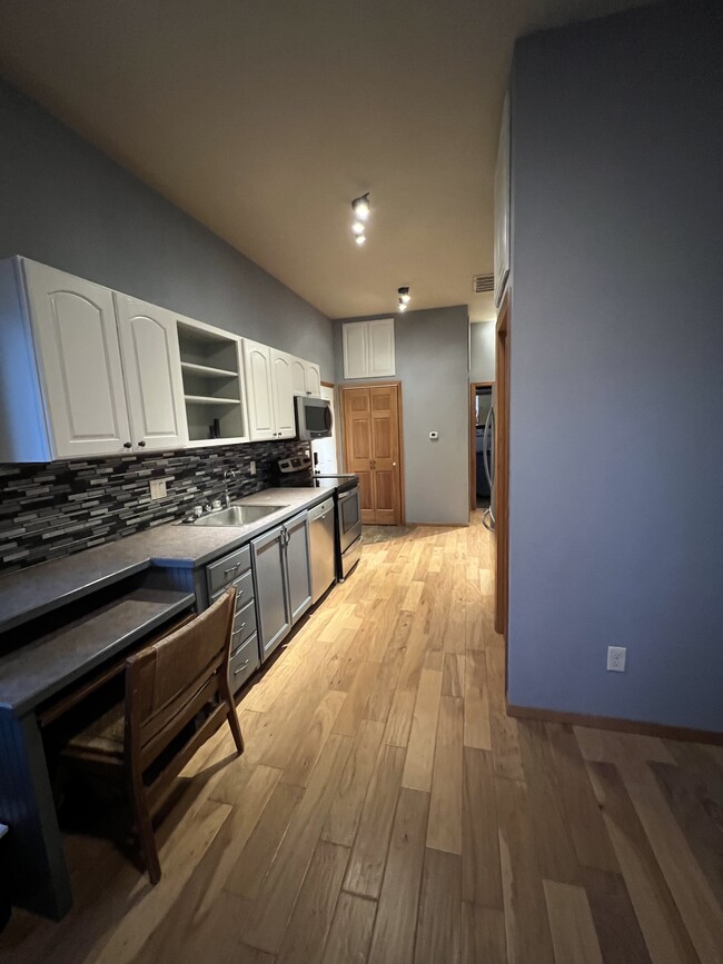 Building Photo - 1007 NW Lake St