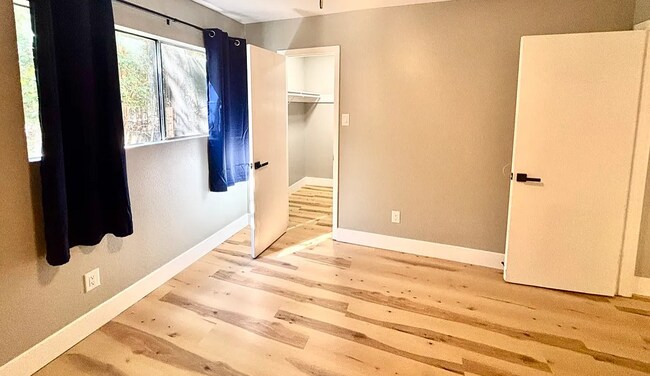 Foto del edificio - 601 Bracewood Cir