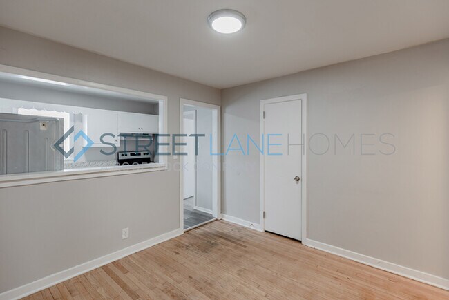 Building Photo - Charming 4 Bedroom in Birmingham!