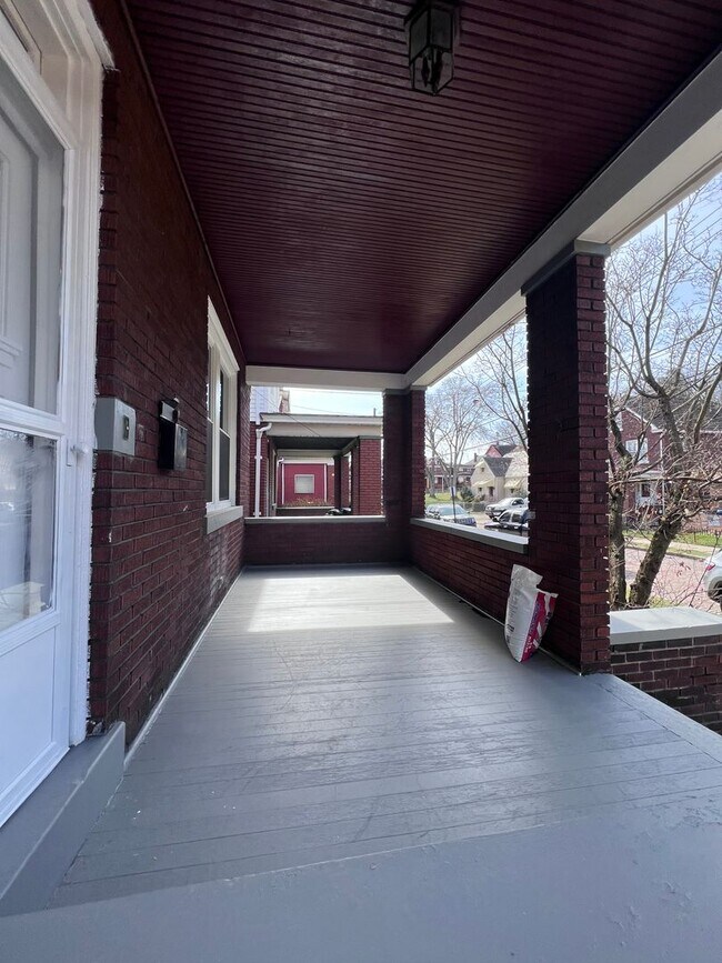 Foto del edificio - 2BR 2 Bath house with detached 2 door garage!