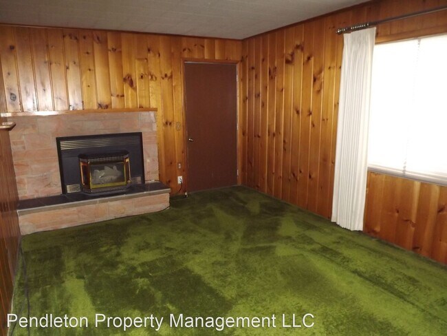 Foto del edificio - 3 br, 1 bath House - 453 E Darwin Street