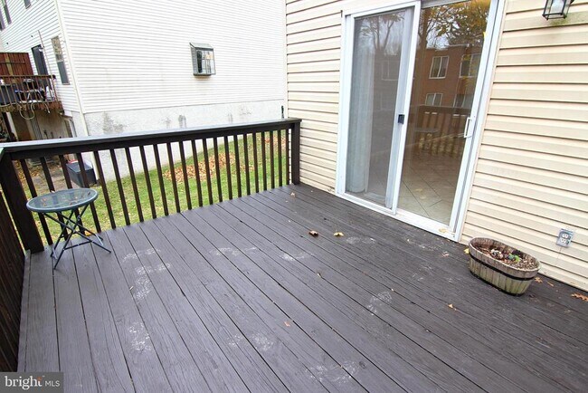 Foto del edificio - 7923 Ridge Ave