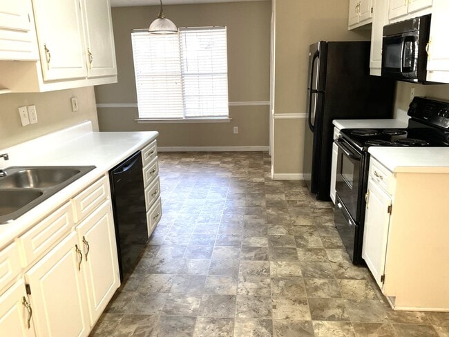 Building Photo - 875 Wilmont Ct